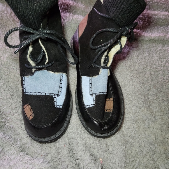 Fashion 250 Size 9 Black Suede Patch Design Booties - Picture 1 of 8